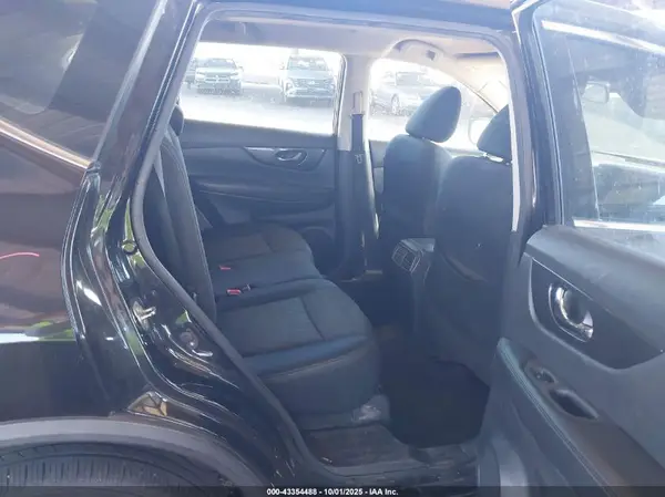 KNMAT2MT5JP622064 2018 NISSAN ROGUE - Image 8