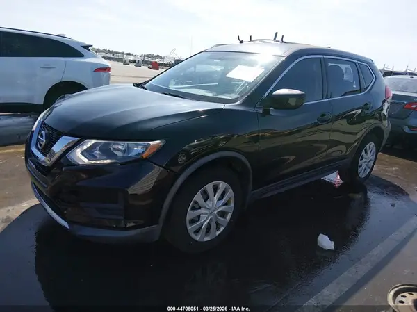 KNMAT2MT6HP500517 2017 NISSAN ROGUE - Image 2