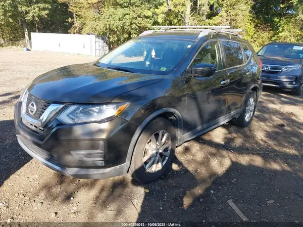 KNMAT2MT6HP501649 2017 NISSAN ROGUE - Image 2