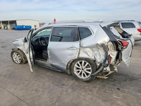 KNMAT2MT6HP511971 2017 NISSAN ROGUE - Image 2