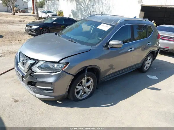 KNMAT2MT6HP513087 2017 NISSAN ROGUE - Image 2