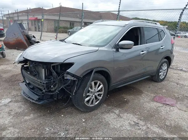 KNMAT2MT6HP514059 2017 NISSAN ROGUE - Image 2