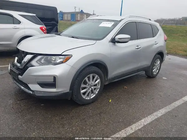 KNMAT2MT6HP524817 2017 NISSAN ROGUE - Image 2