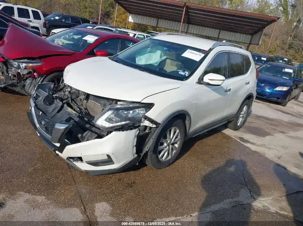 KNMAT2MT6HP527944 2017 NISSAN ROGUE - Image 2