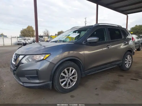 KNMAT2MT6HP536840 2017 NISSAN ROGUE - Image 2