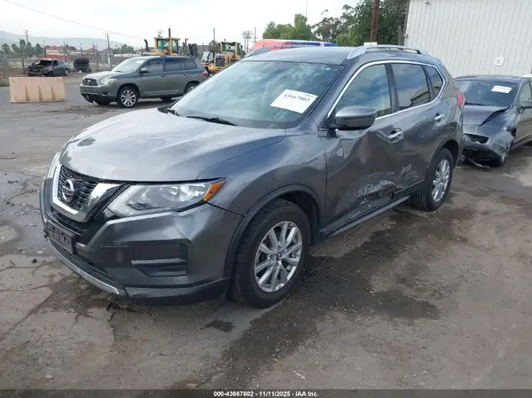 KNMAT2MT6HP550270 2017 NISSAN ROGUE - Image 2