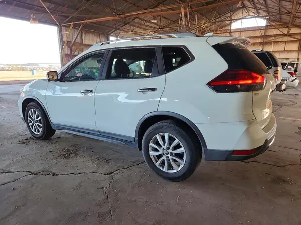 KNMAT2MT6HP554190 2017 NISSAN ROGUE - Image 2