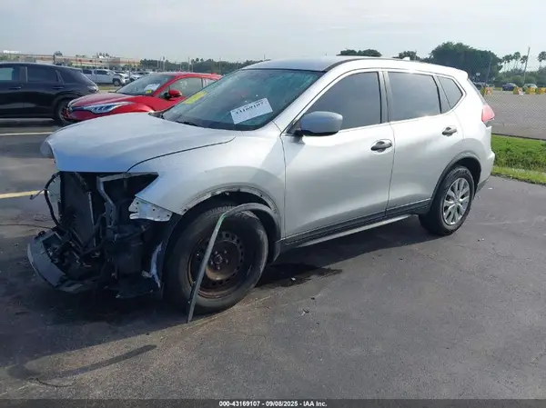 KNMAT2MT6HP555825 2017 NISSAN ROGUE - Image 2