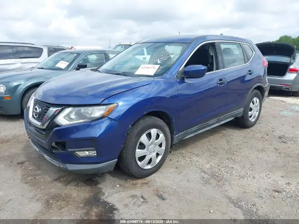 KNMAT2MT6HP560118 2017 NISSAN ROGUE - Image 2