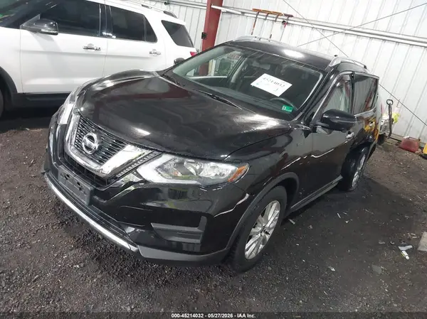 KNMAT2MT6HP564976 2017 NISSAN ROGUE - Image 2