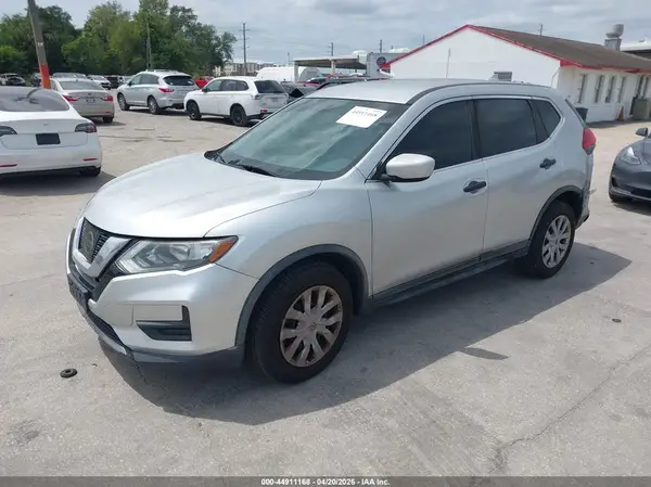 KNMAT2MT6HP575816 2017 NISSAN ROGUE - Image 2