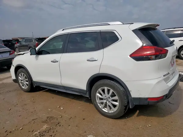 KNMAT2MT6HP585391 2017 NISSAN ROGUE - Image 2