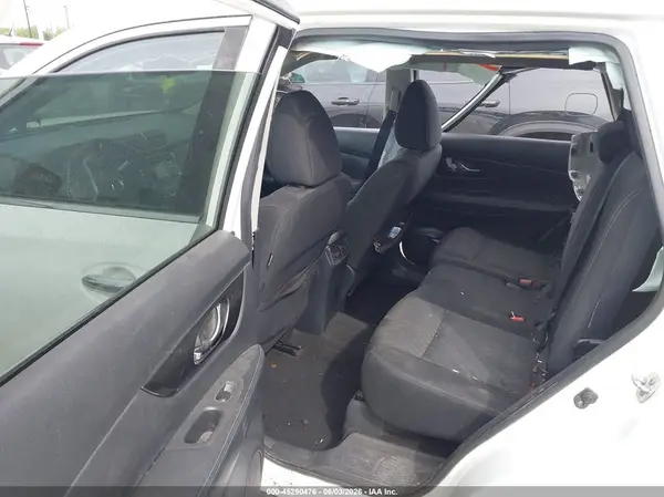 KNMAT2MT6HP586640 2017 NISSAN ROGUE - Image 8