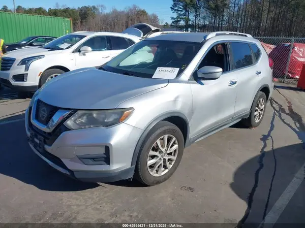 KNMAT2MT6HP587576 2017 NISSAN ROGUE - Image 2