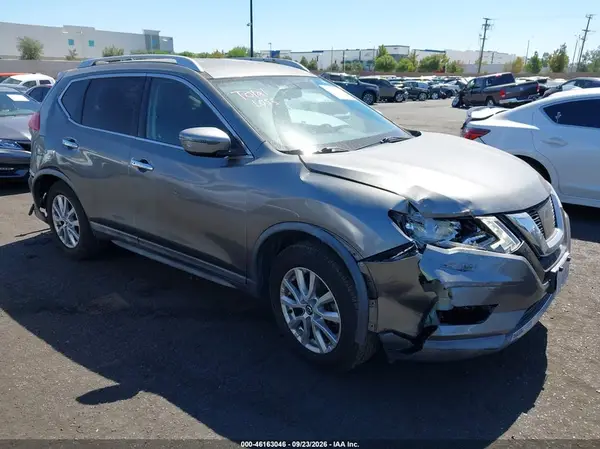 KNMAT2MT6HP588095 2017 NISSAN ROGUE - Image 1