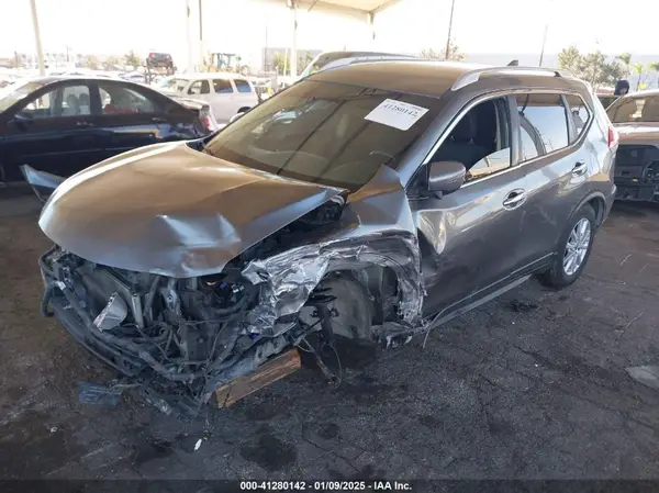KNMAT2MT6HP588338 2017 NISSAN ROGUE - Image 2