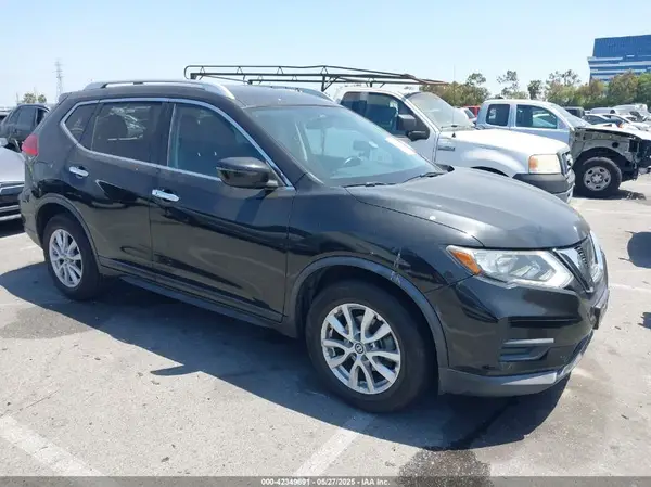 KNMAT2MT6HP589618 2017 NISSAN ROGUE - Image 1