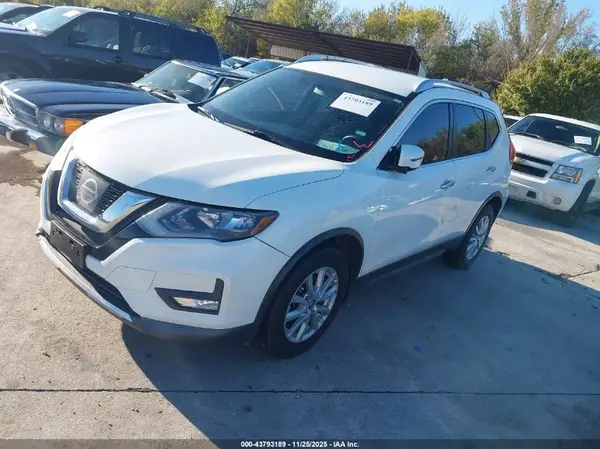 KNMAT2MT6HP592082 2017 NISSAN ROGUE - Image 2