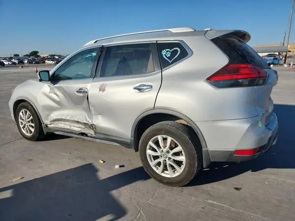 KNMAT2MT6HP592826 2017 NISSAN ROGUE - Image 2