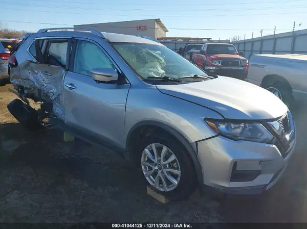 KNMAT2MT6HP597217 2017 NISSAN ROGUE - Image 1