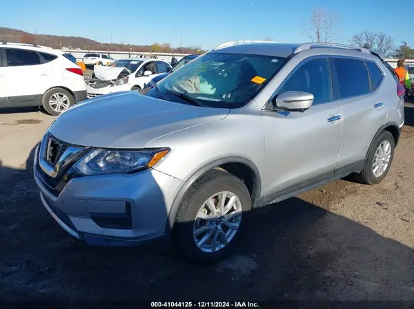 KNMAT2MT6HP597217 2017 NISSAN ROGUE - Image 2