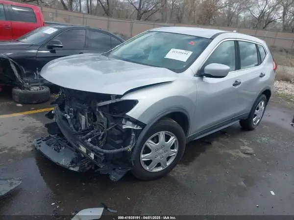 KNMAT2MT6HP599629 2017 NISSAN ROGUE - Image 2