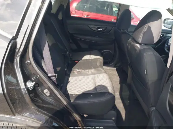 KNMAT2MT6HP600746 2017 NISSAN ROGUE - Image 8