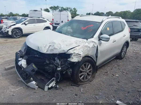 KNMAT2MT6HP601069 2017 NISSAN ROGUE - Image 2