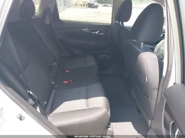 KNMAT2MT6HP603887 2017 NISSAN ROGUE - Image 8