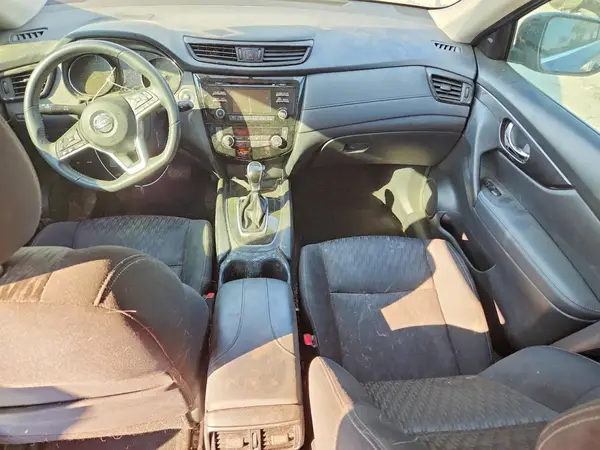 KNMAT2MT6HP606028 2017 NISSAN ROGUE - Image 8