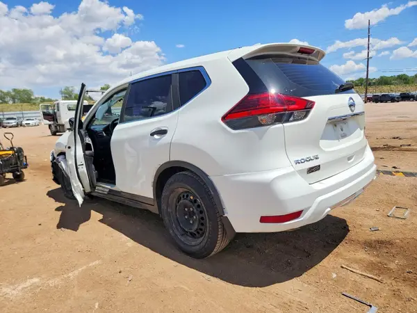 KNMAT2MT6HP608233 2017 NISSAN ROGUE - Image 2