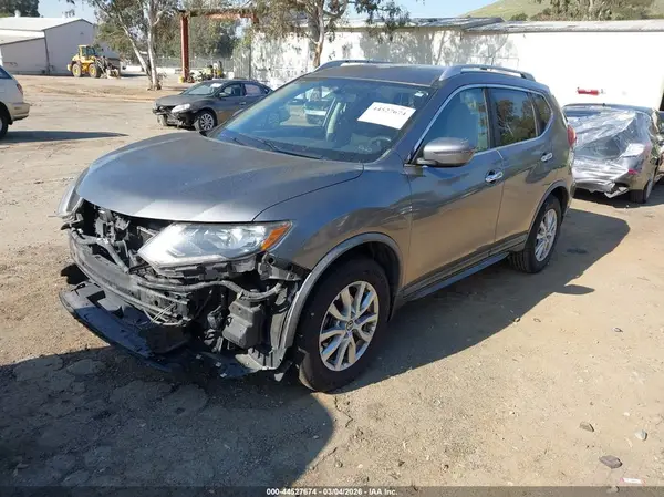 KNMAT2MT6HP609575 2017 NISSAN ROGUE - Image 2