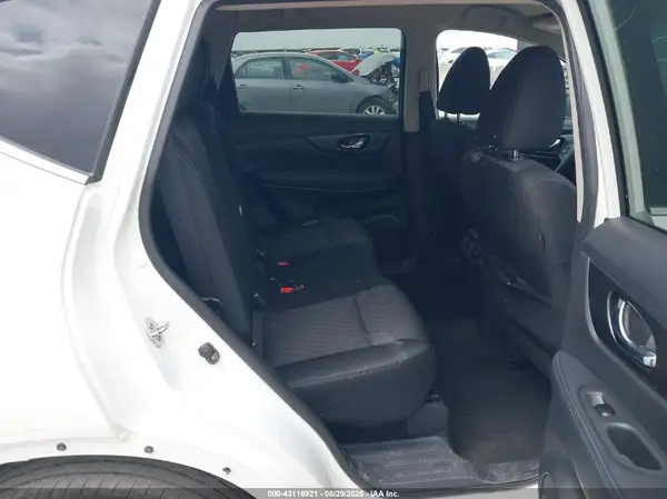 KNMAT2MT6HP610547 2017 NISSAN ROGUE - Image 8