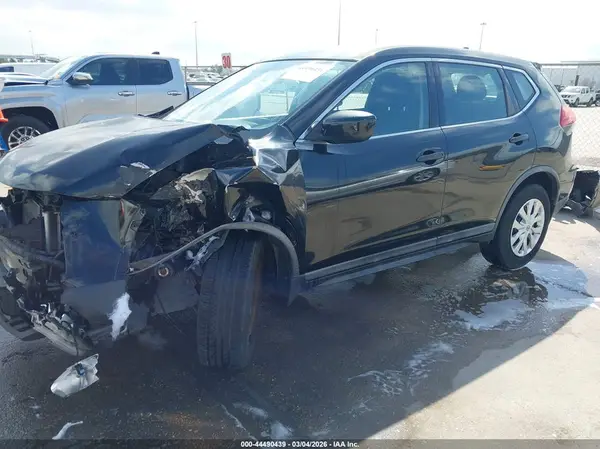 KNMAT2MT6HP615439 2017 NISSAN ROGUE - Image 2