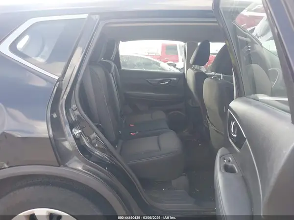 KNMAT2MT6HP615439 2017 NISSAN ROGUE - Image 8