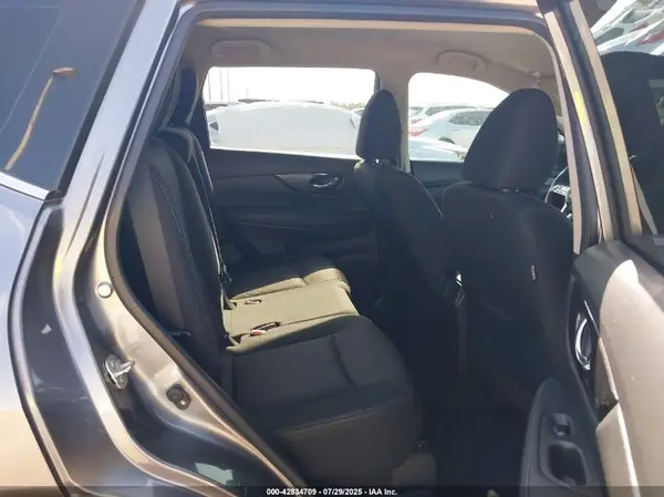 KNMAT2MT6HP617045 2017 NISSAN ROGUE - Image 8