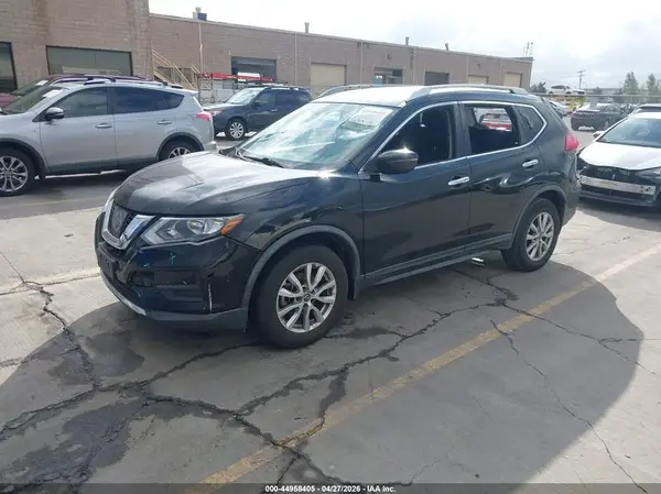 KNMAT2MT6HP618678 2017 NISSAN ROGUE - Image 2