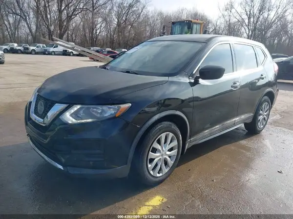 KNMAT2MT6JP506422 2018 NISSAN ROGUE - Image 2