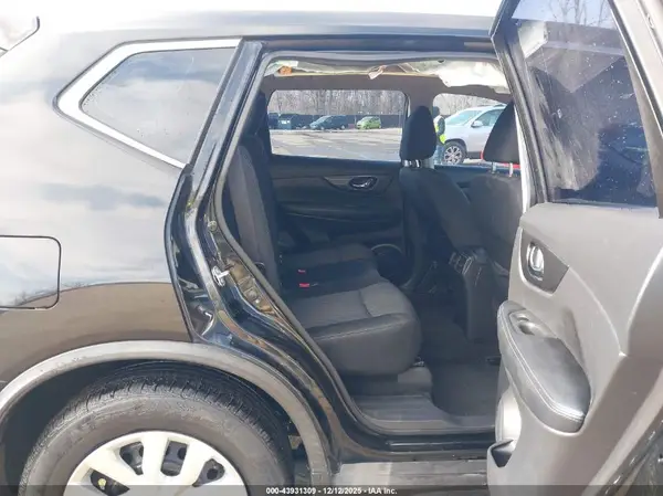 KNMAT2MT6JP506422 2018 NISSAN ROGUE - Image 8
