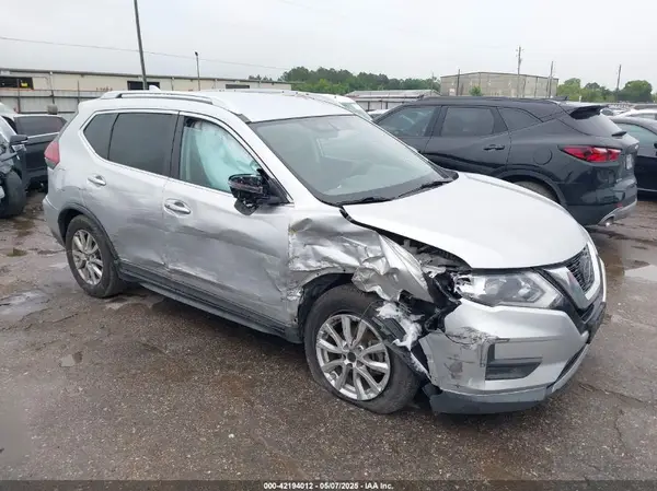 KNMAT2MT6JP510132 2018 NISSAN ROGUE - Image 1
