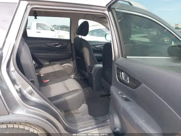 KNMAT2MT6JP517100 2018 NISSAN ROGUE - Image 8