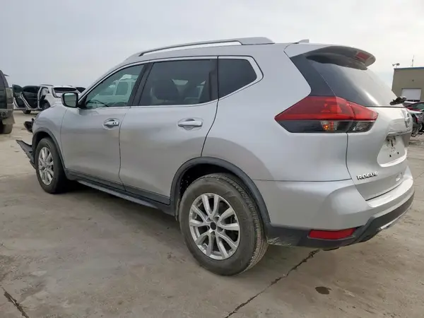 KNMAT2MT6JP518215 2018 NISSAN ROGUE - Image 2