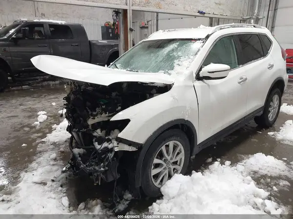 KNMAT2MT6JP525875 2018 NISSAN ROGUE - Image 2