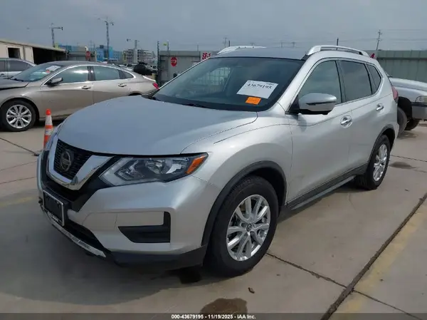 KNMAT2MT6JP527576 2018 NISSAN ROGUE - Image 2