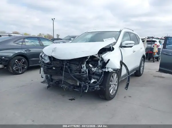KNMAT2MT6JP533085 2018 NISSAN ROGUE - Image 2
