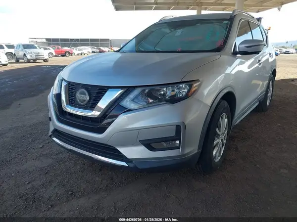 KNMAT2MT6JP538139 2018 NISSAN ROGUE - Image 2