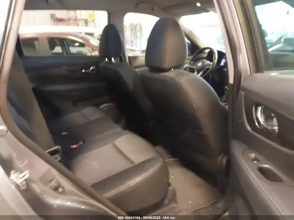 KNMAT2MT6JP547665 2018 NISSAN ROGUE - Image 8