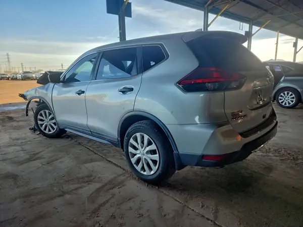 KNMAT2MT6JP560173 2018 NISSAN ROGUE - Image 2