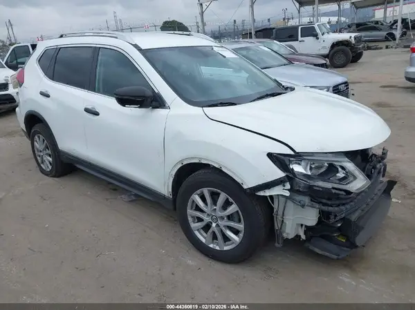 KNMAT2MT6JP570928 2018 NISSAN ROGUE - Image 1