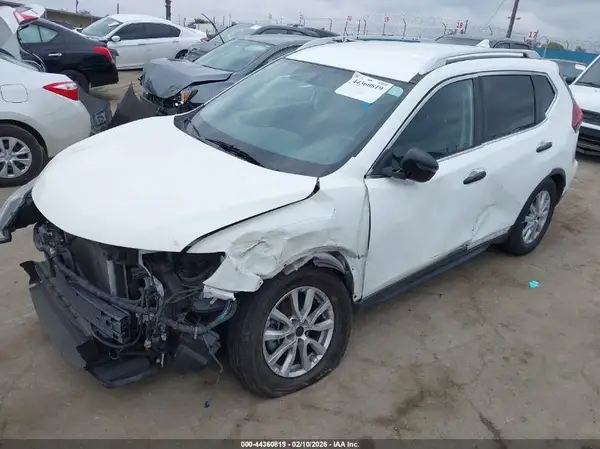KNMAT2MT6JP570928 2018 NISSAN ROGUE - Image 2